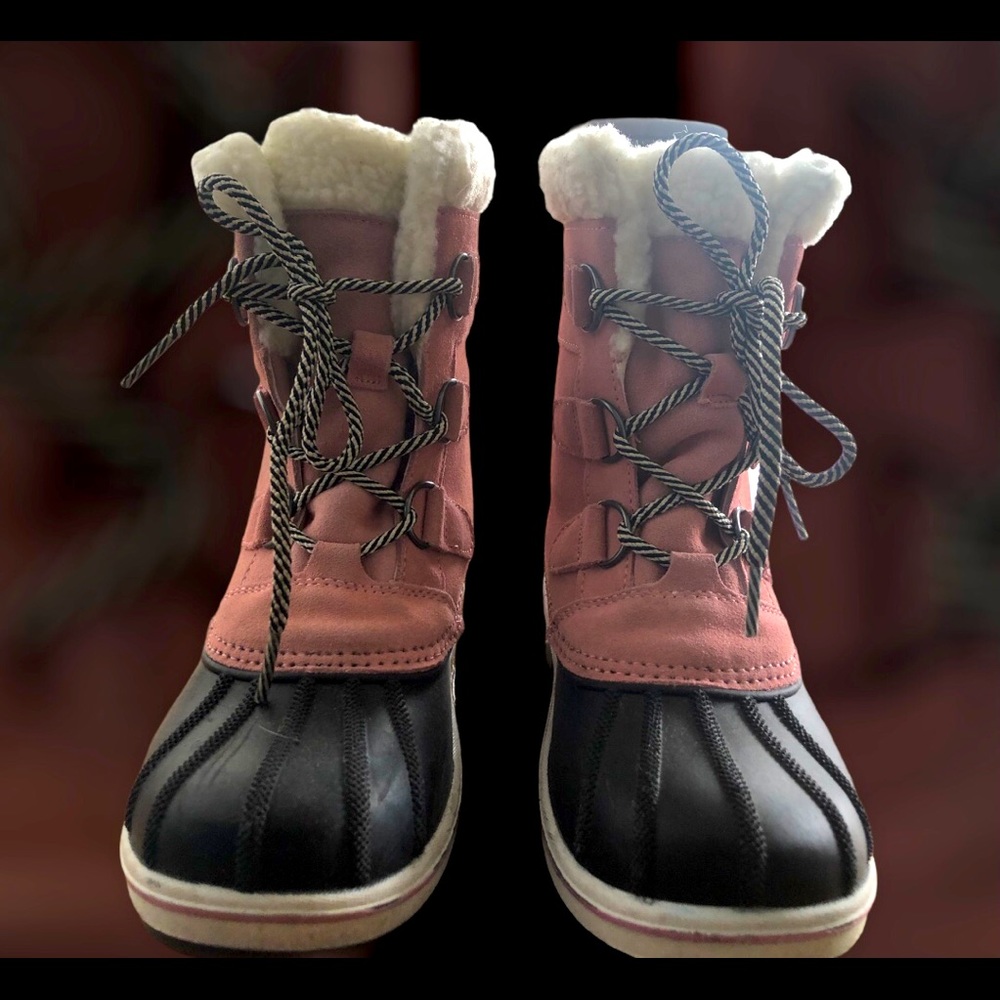 Cat & Jack size girl’s pink thermal duck boots .